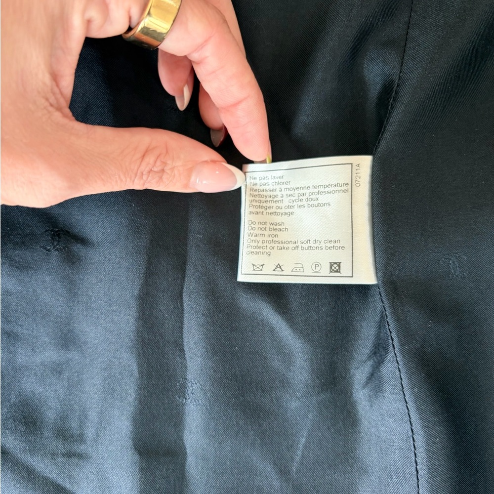 Chanel Blazer Logo Buttons - Picture 7 of 8